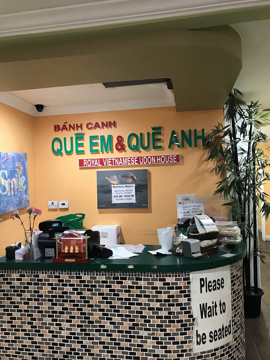 Que Em Que Anh And Hoa Binh Restaurant